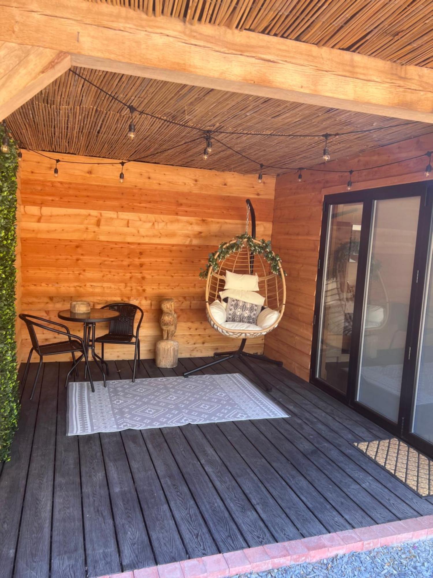 Luxury Courtyard Studio In Llangollen Exterior photo